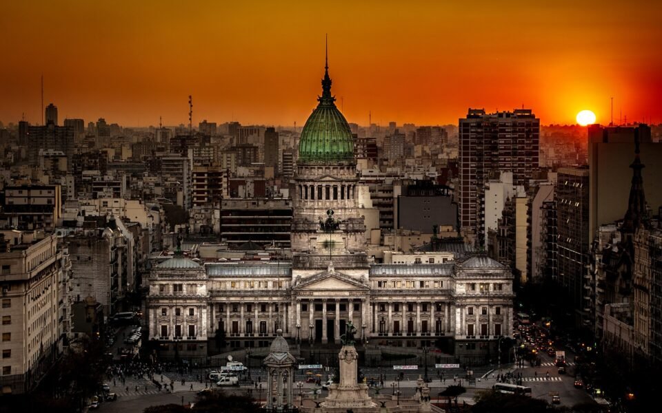 PASO: al Gobierno le faltan dos votos en el Senado para eliminarlas